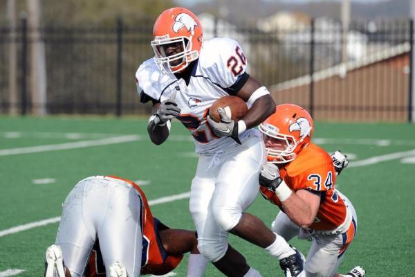 Douglas' Two TDs Lifts White Past Orange in C-N Spring Game, 14-9
