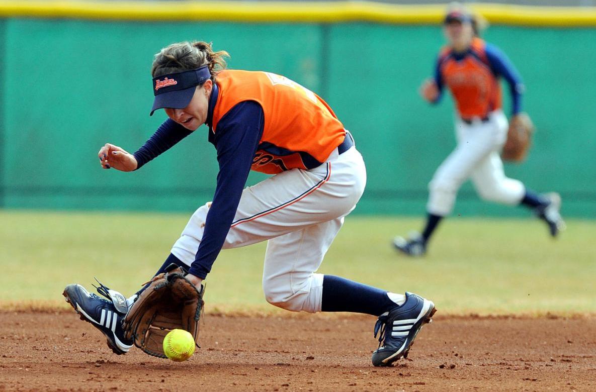 Lady Eagles lose Super Regional opener to North Georgia