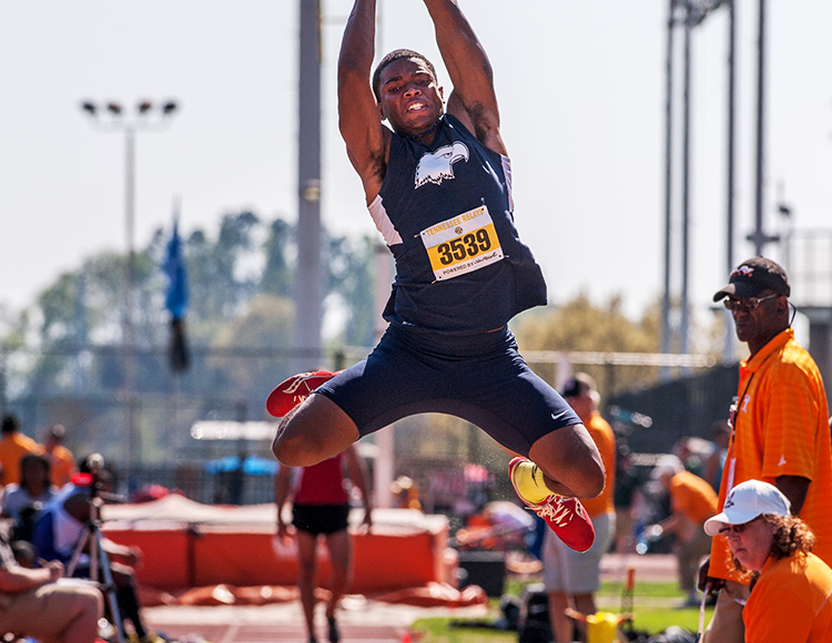 Davis provisionally qualifies for nationals at Sea Ray Relays