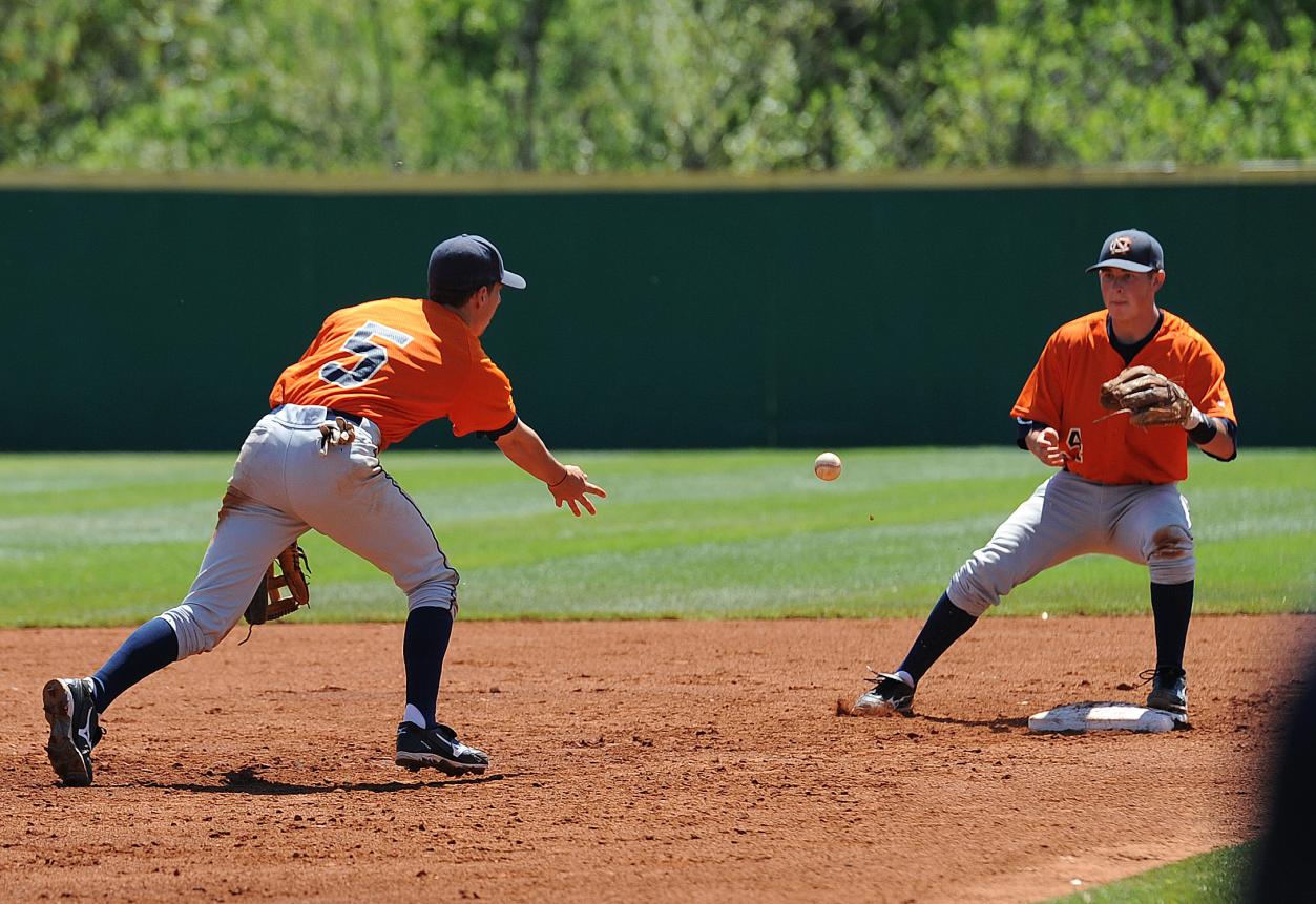 Eagles drop doubleheader to LMU, 6-1 and 5-4