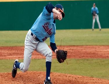 Eagles celebrate senior day, try to secure SAC tourney bid