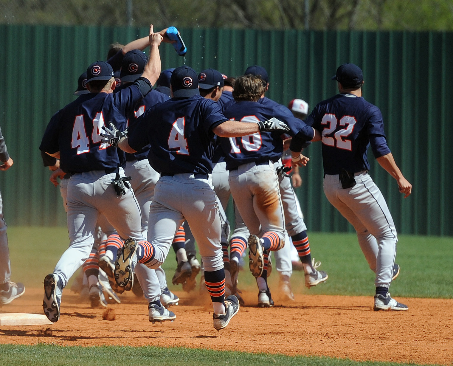 Snapp&rsquo;s walk-off single and Apicella&rsquo;s shutout lead Eagles over Wolves