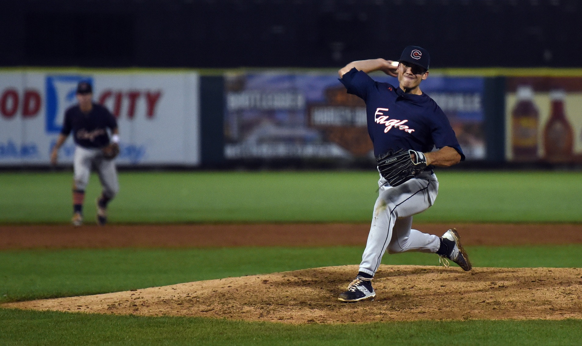 Clutch hits, Gardner&rsquo;s complete game advance Eagles