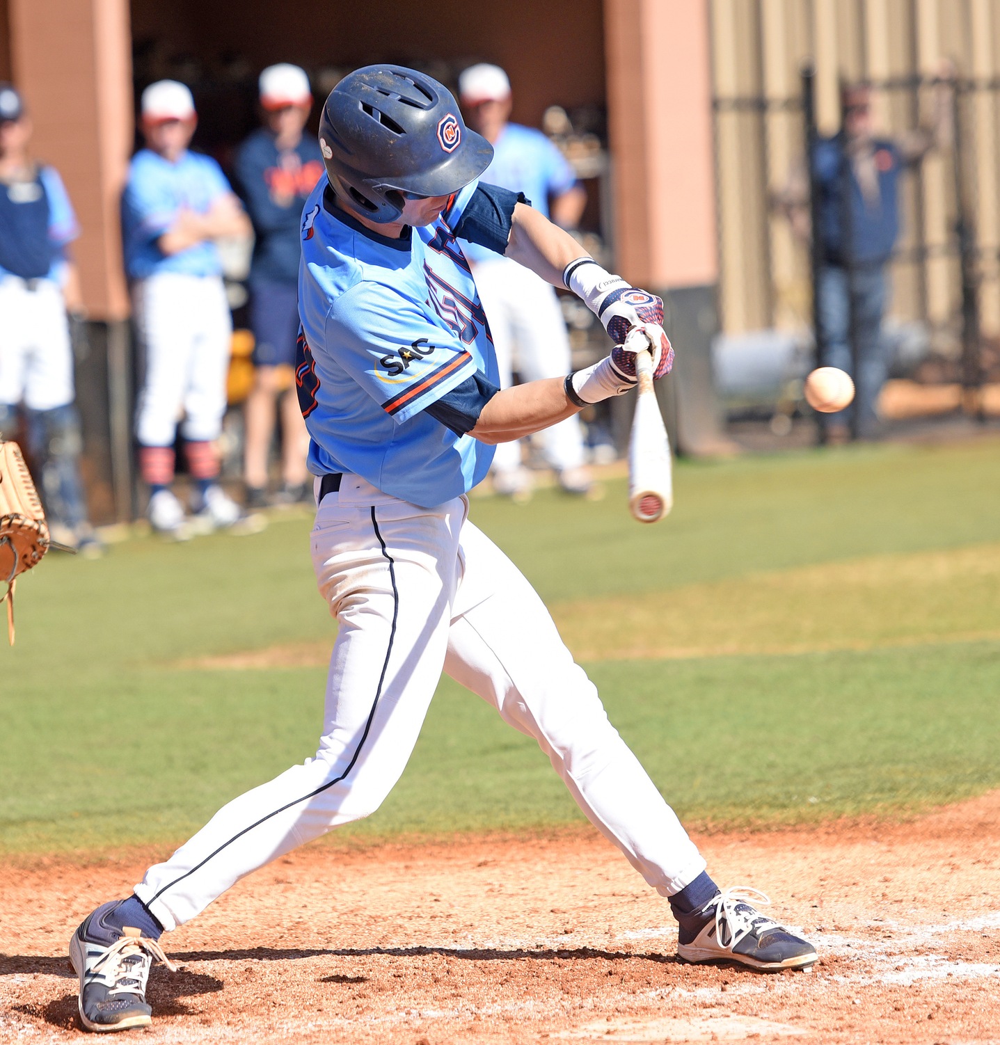 Sharpe&rsquo;s homer propels Eagles to split with Indians