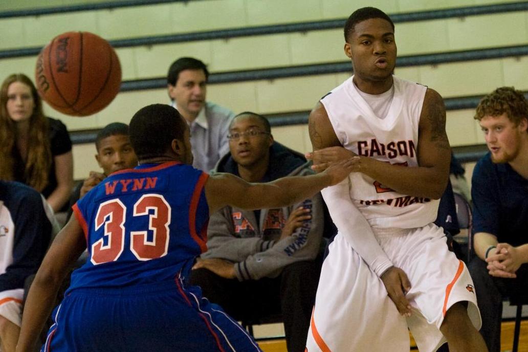 Pioneers Slow Down Eagles, 61-54