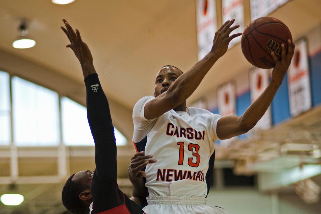 Tumer's last-second heroics lift Eagles to 73-71 win at Mars Hill