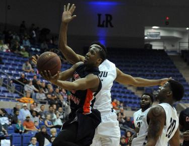 Eagles wrangle top-ranked Railsplitters 87-72