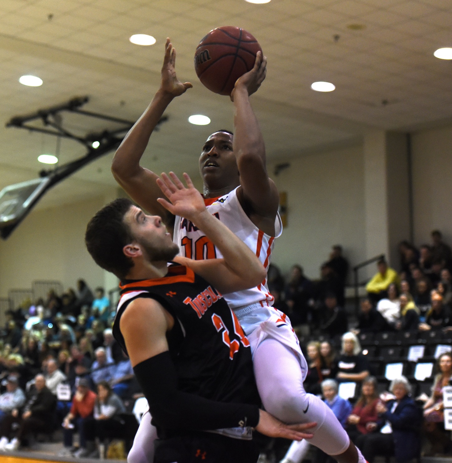 Clark&rsquo;s last-second heroics push C-N to season sweep of Pioneers