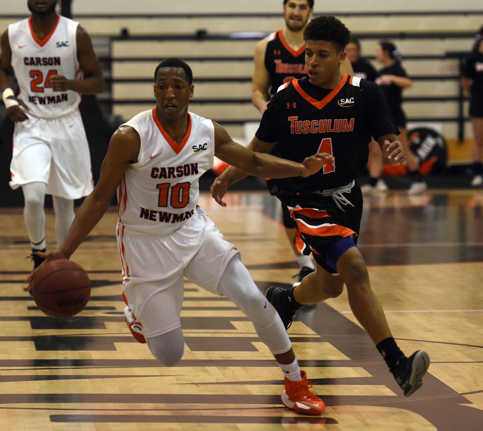 Eagles go cold down the stretch, Bulldogs prevail 90-79