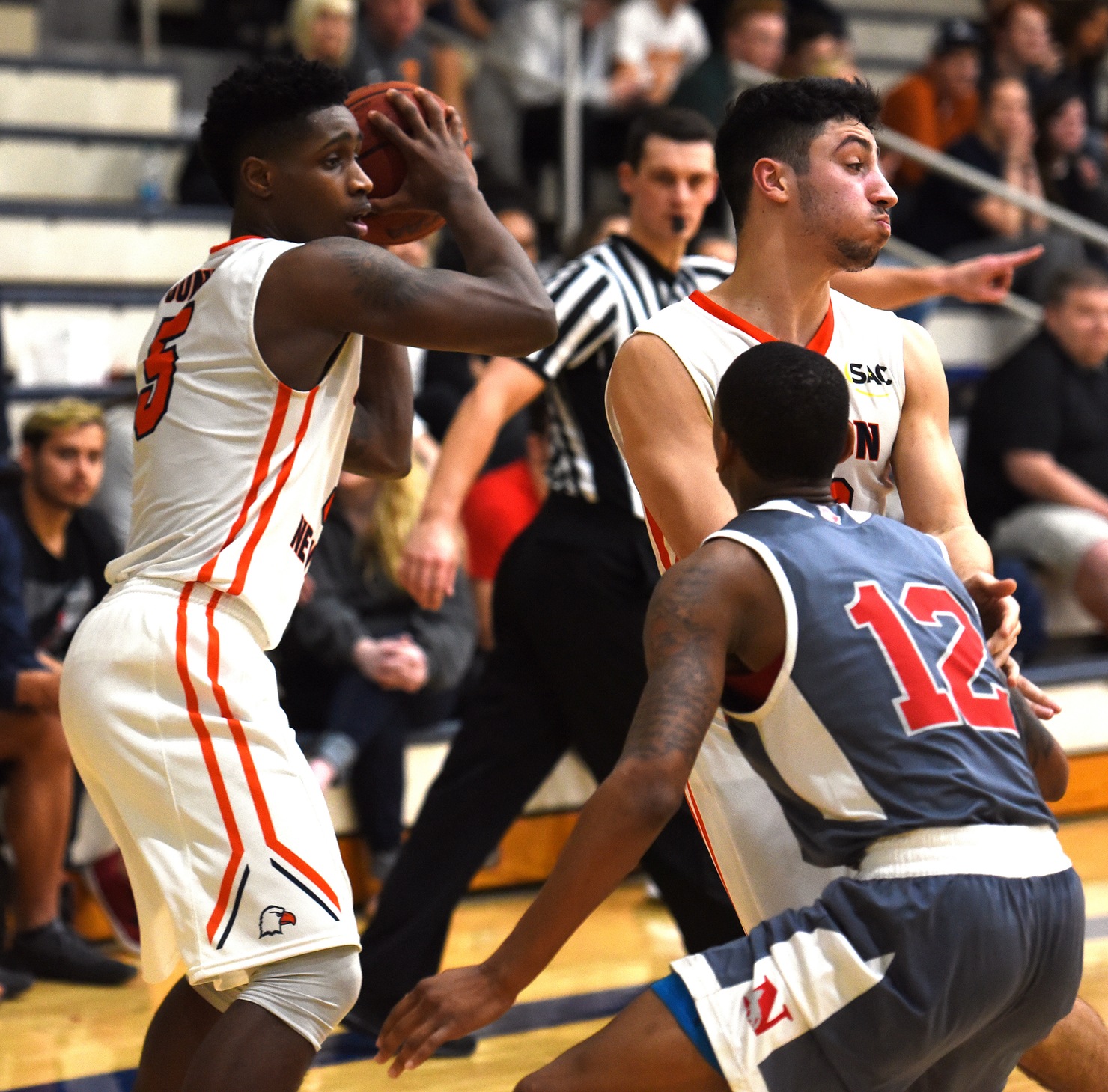 Comeback falls short, No. 5 Queens downs Eagles 72-70