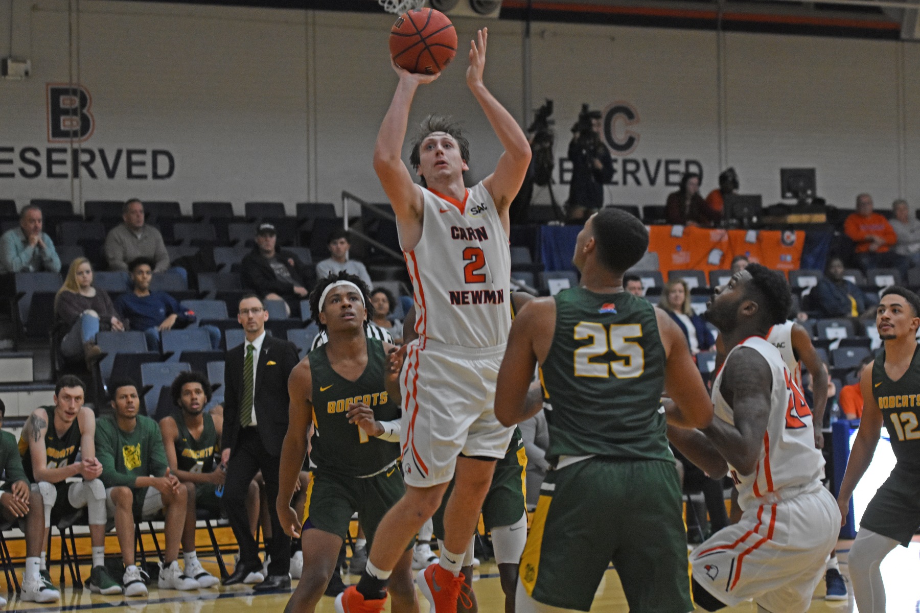White-hot Eagles bury Bobcats 108-77