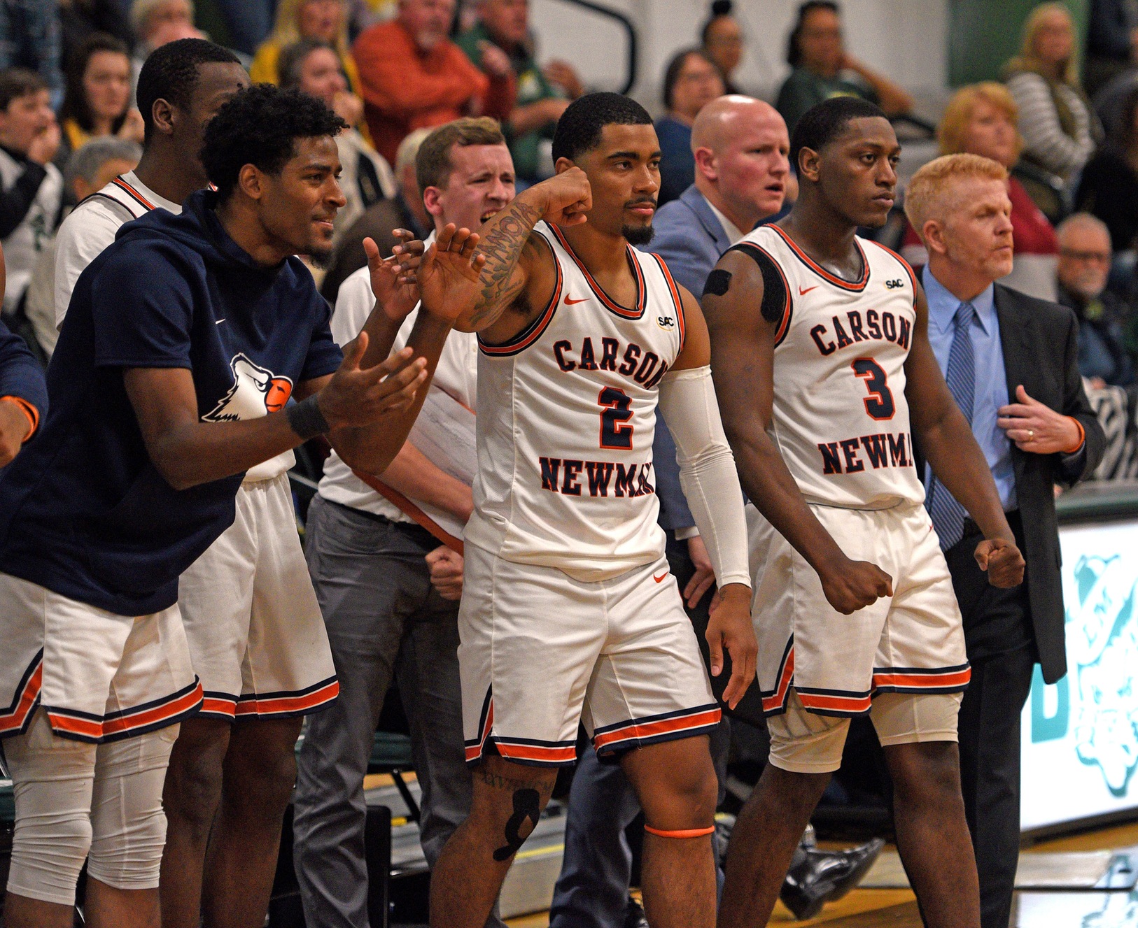 Eagles open February with white-hot Trojans