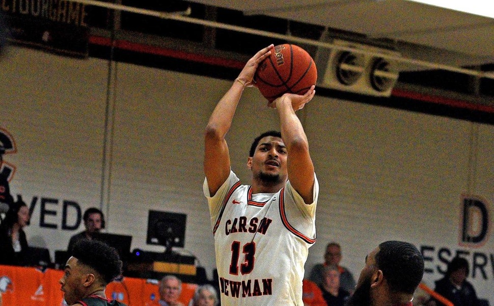 Queens pounces on C-N miscues, prevails 83-71