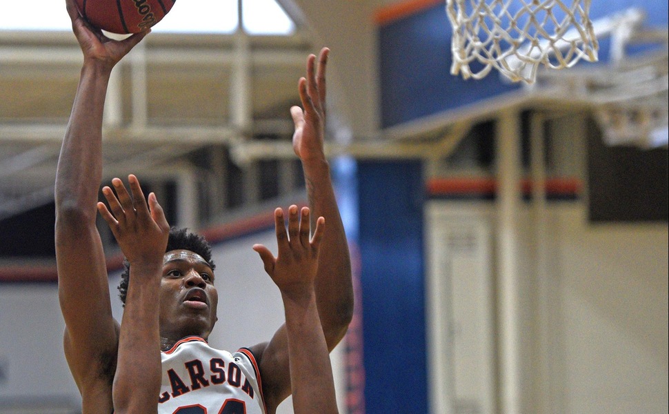 Eagles welcome Big Blue to Holt for lone non-conference matchup