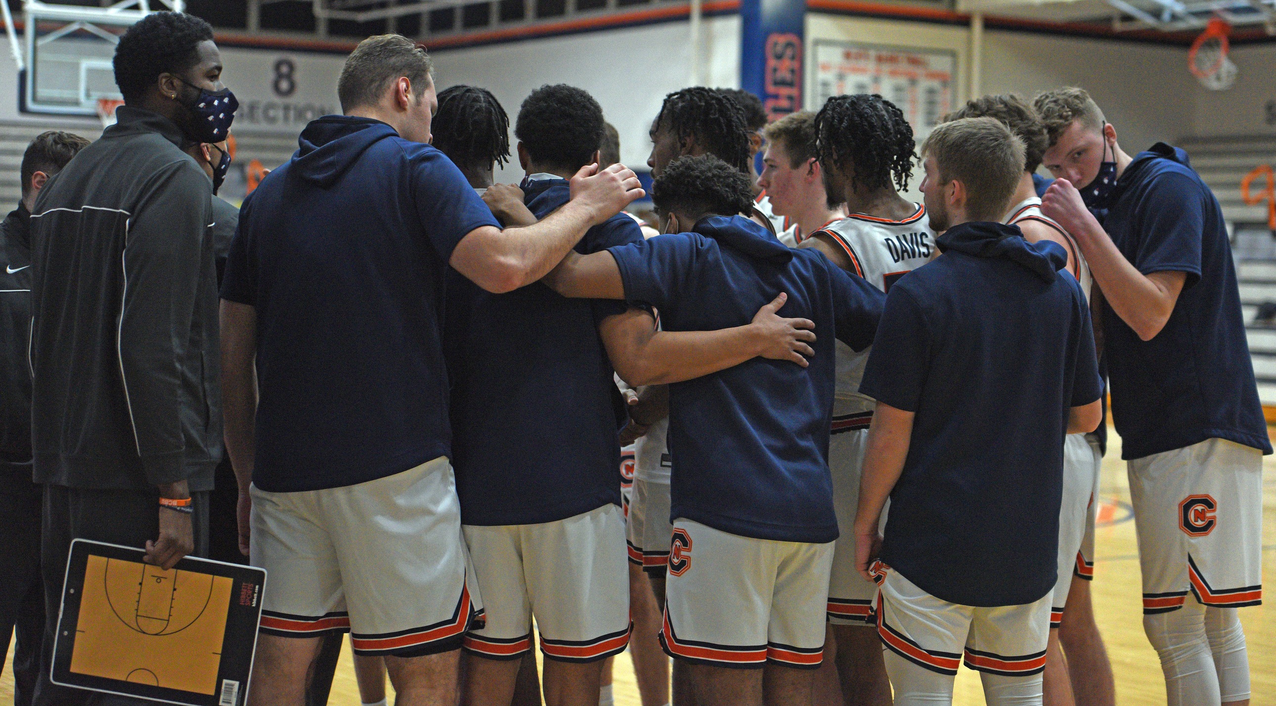 Men's basketball under consideration for regional for second straight week
