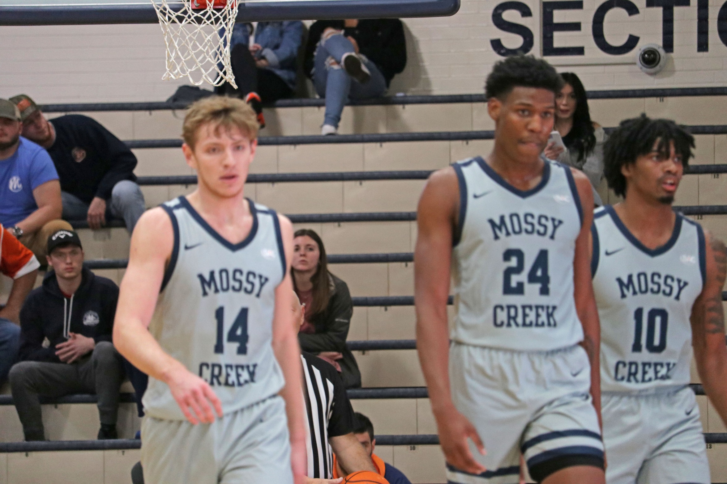 Eagles start road trip in Salisbury
