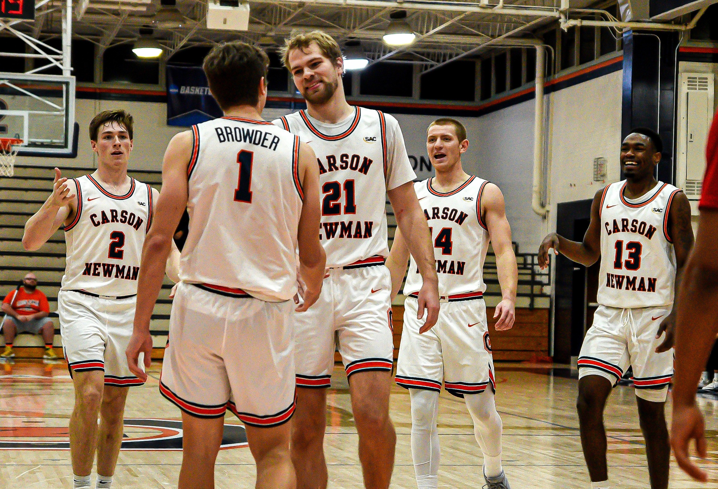 SAC&rsquo;s hottest shooting team collides with stingiest D, Eagles and No. 22 &lsquo;Splitters renew rivalry Wednesday
