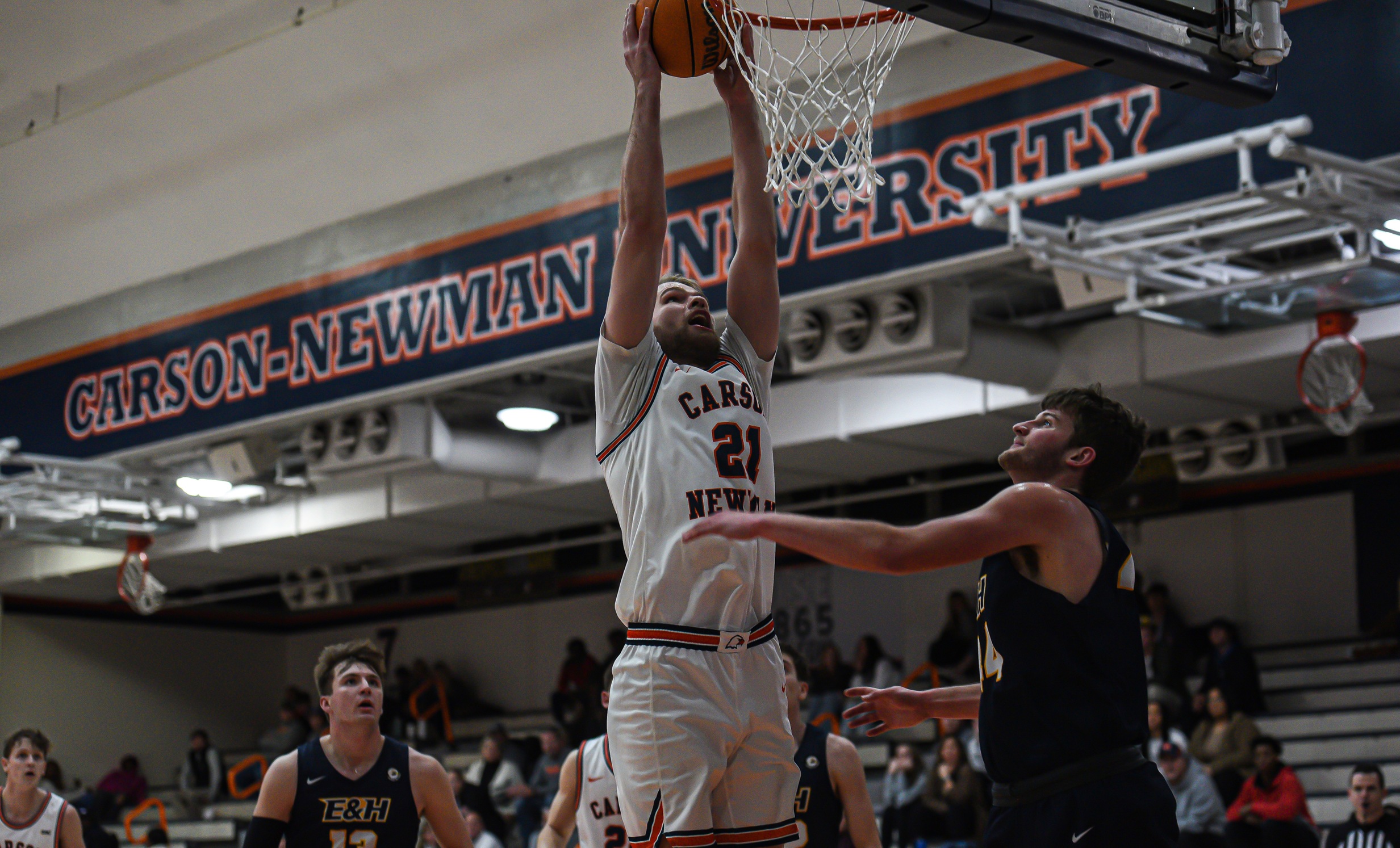 Eagles bring can of RAID out of halftime locker room, swat Wasps 105-77