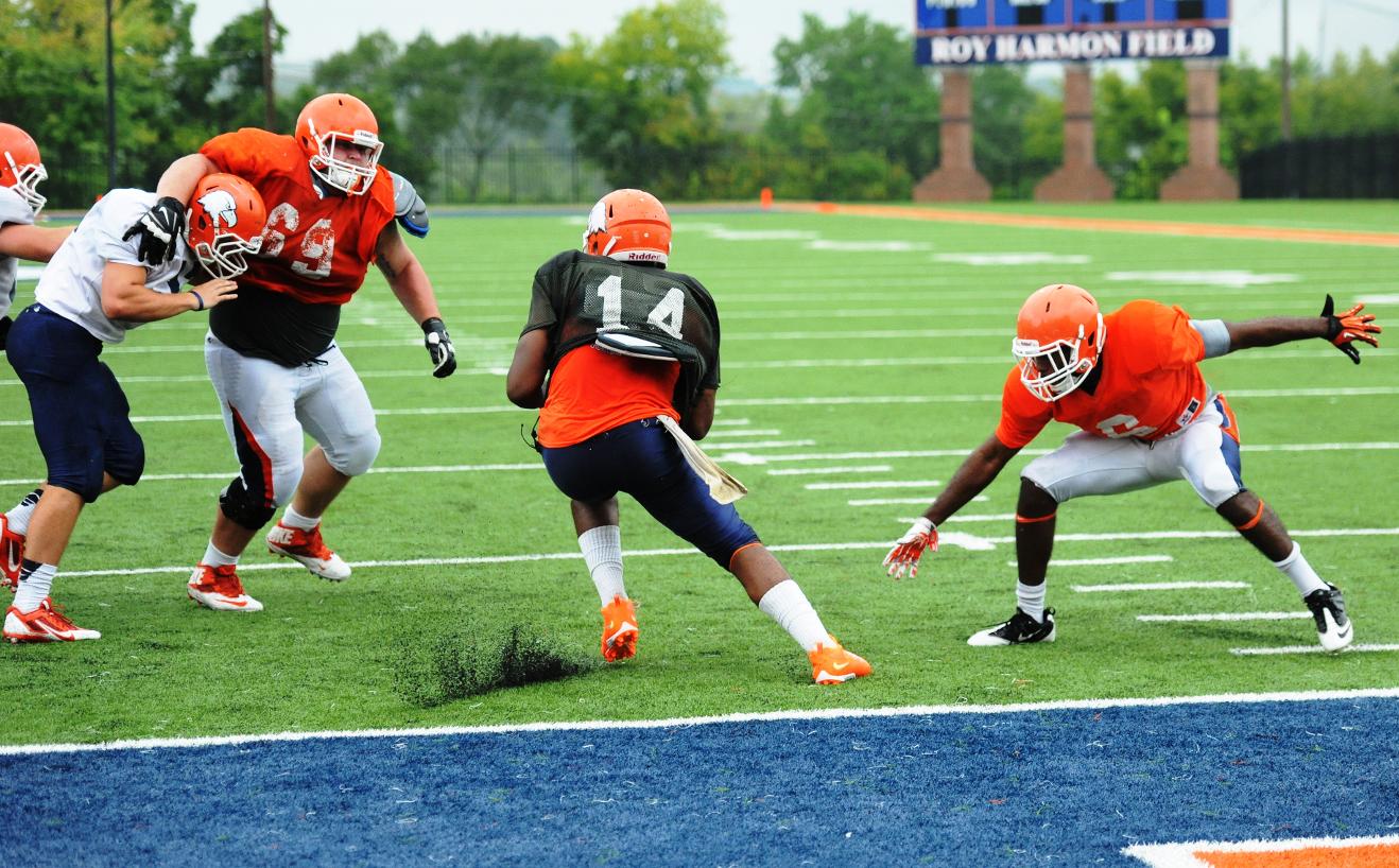 Late fumble recovery seals spring game for defense
