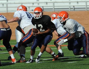 Eagles close out 2015 football camp with scrimmage