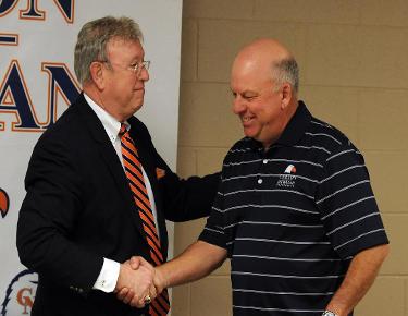 Wylie introduced as head men&rsquo;s golf coach