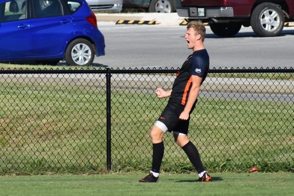 Resolute Eagles overcome surging 'Splitters