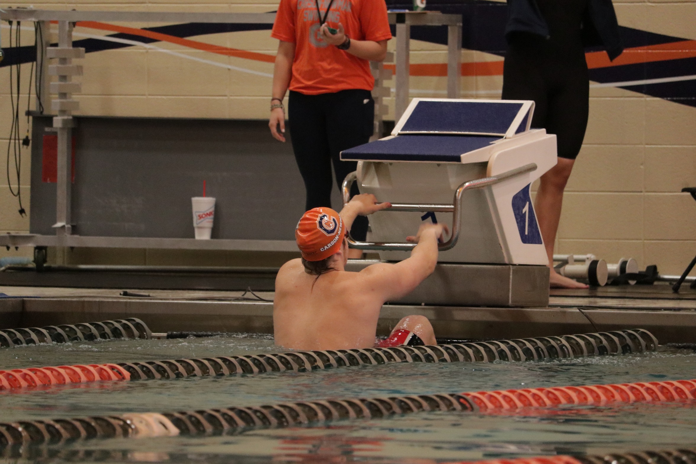 Stelling and Lund lead Eagles to splash past Bobcats
