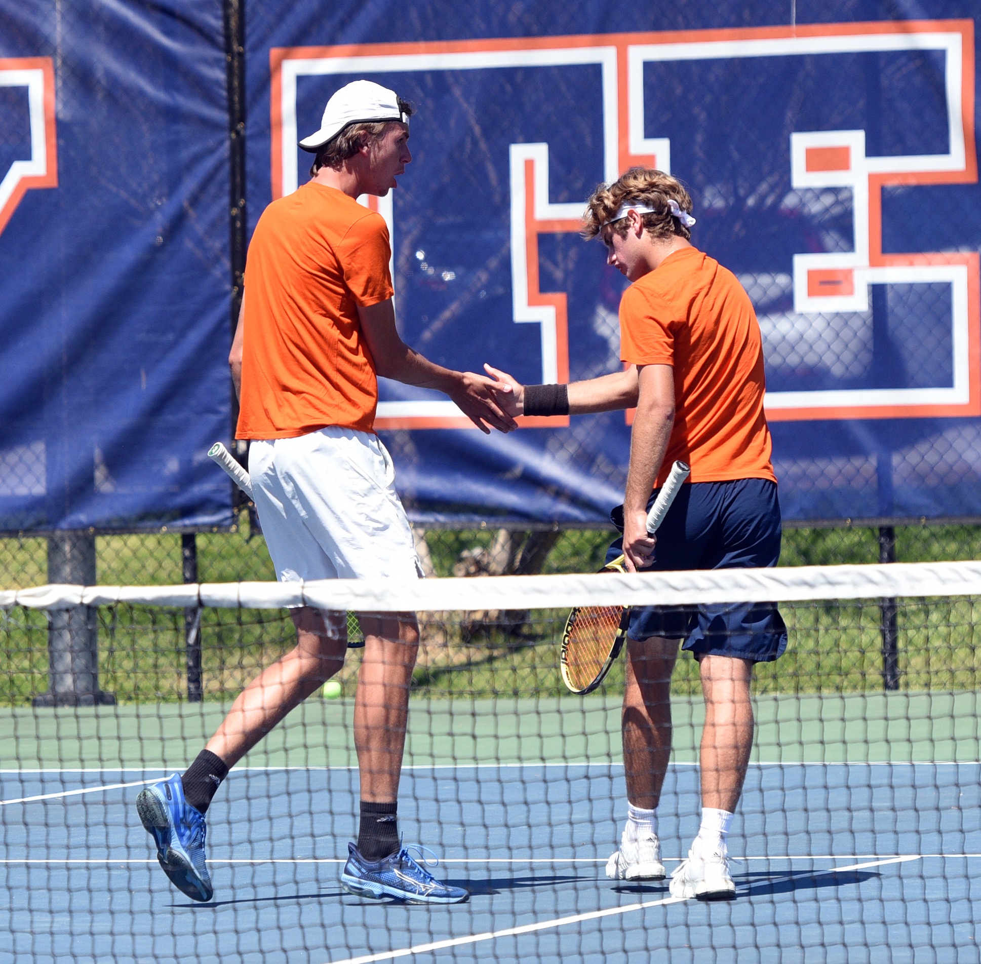 Eagles Defeat Wolves, Clinch Third in Conference