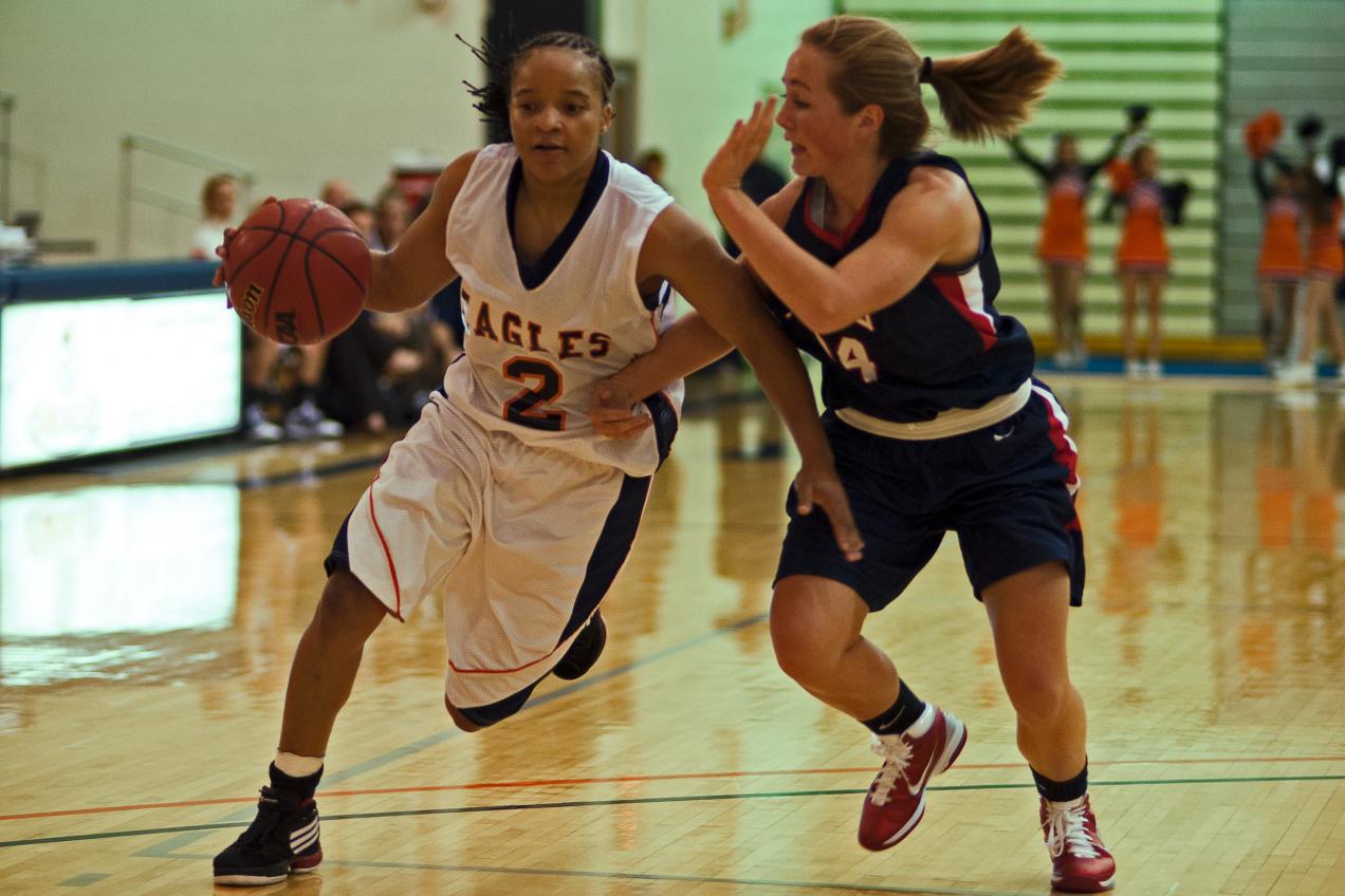 Lady Eagles cruise past King College, 79-46, for program's 600th victory