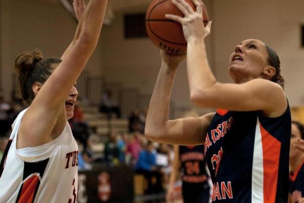 Newberry steals late win from C-N, 57-55
