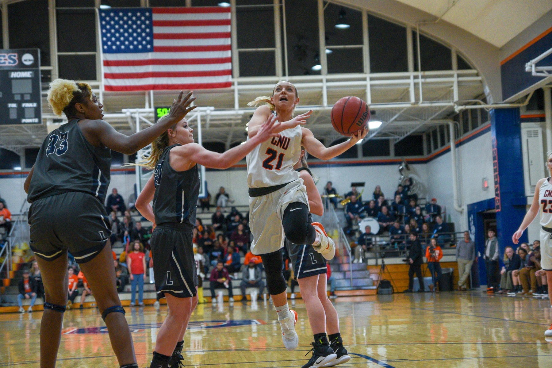 Scorching first half, late run seals C-N&rsquo;s win over LMU