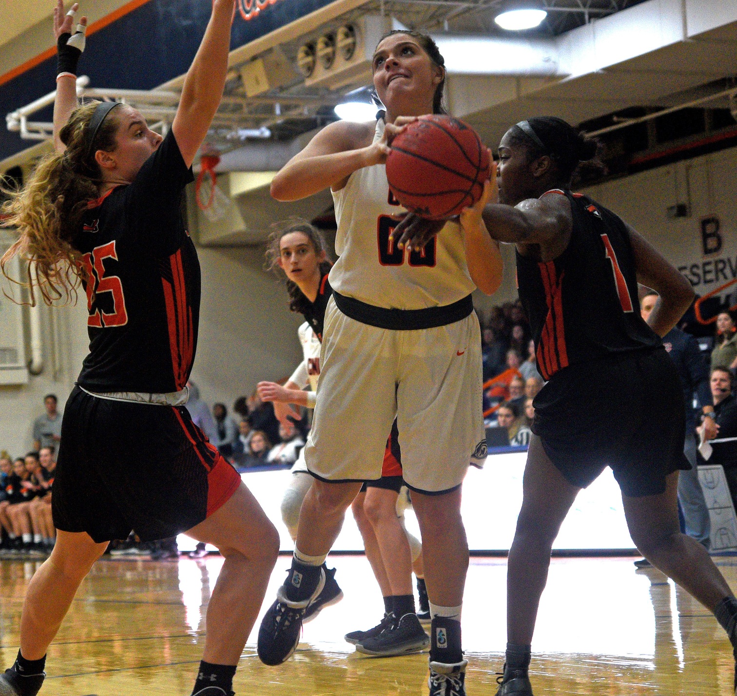 Turnovers, second-chance points halt C-N&rsquo;s road winning streak