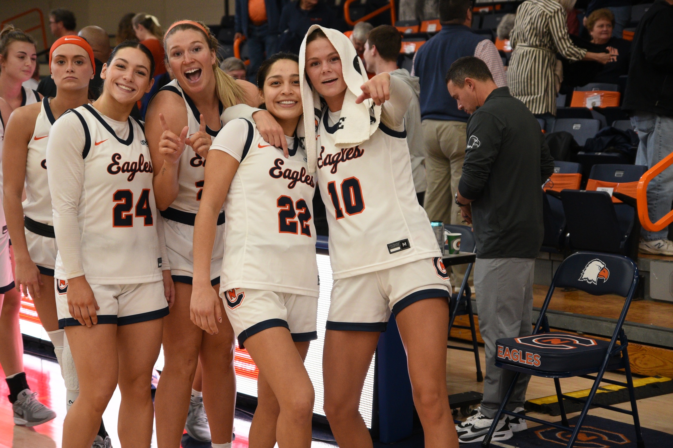 No.15/6 C-N crushes Glenville State by 50
