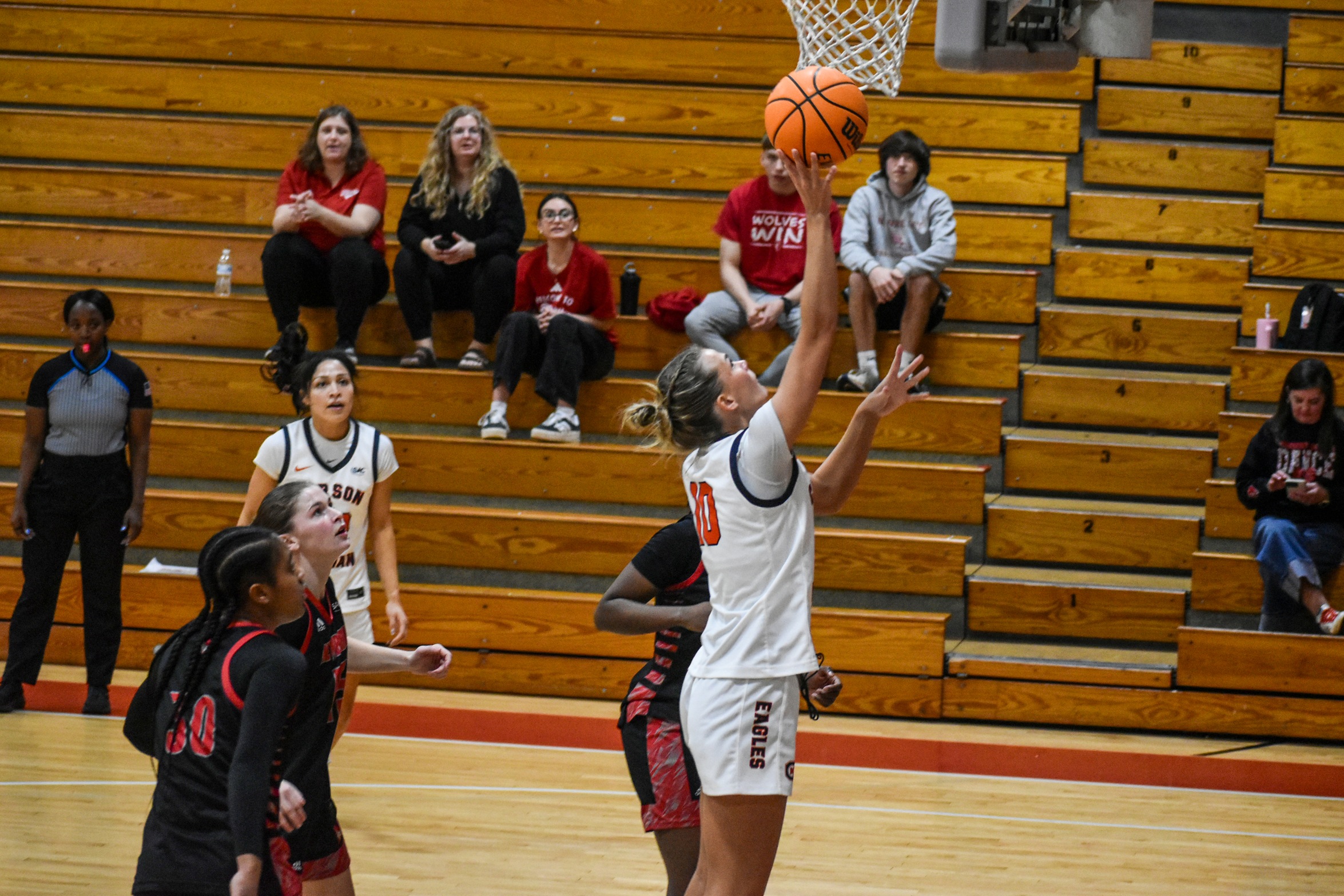 Defense stifles Newberry and Sullivan shines in final regular-season road win