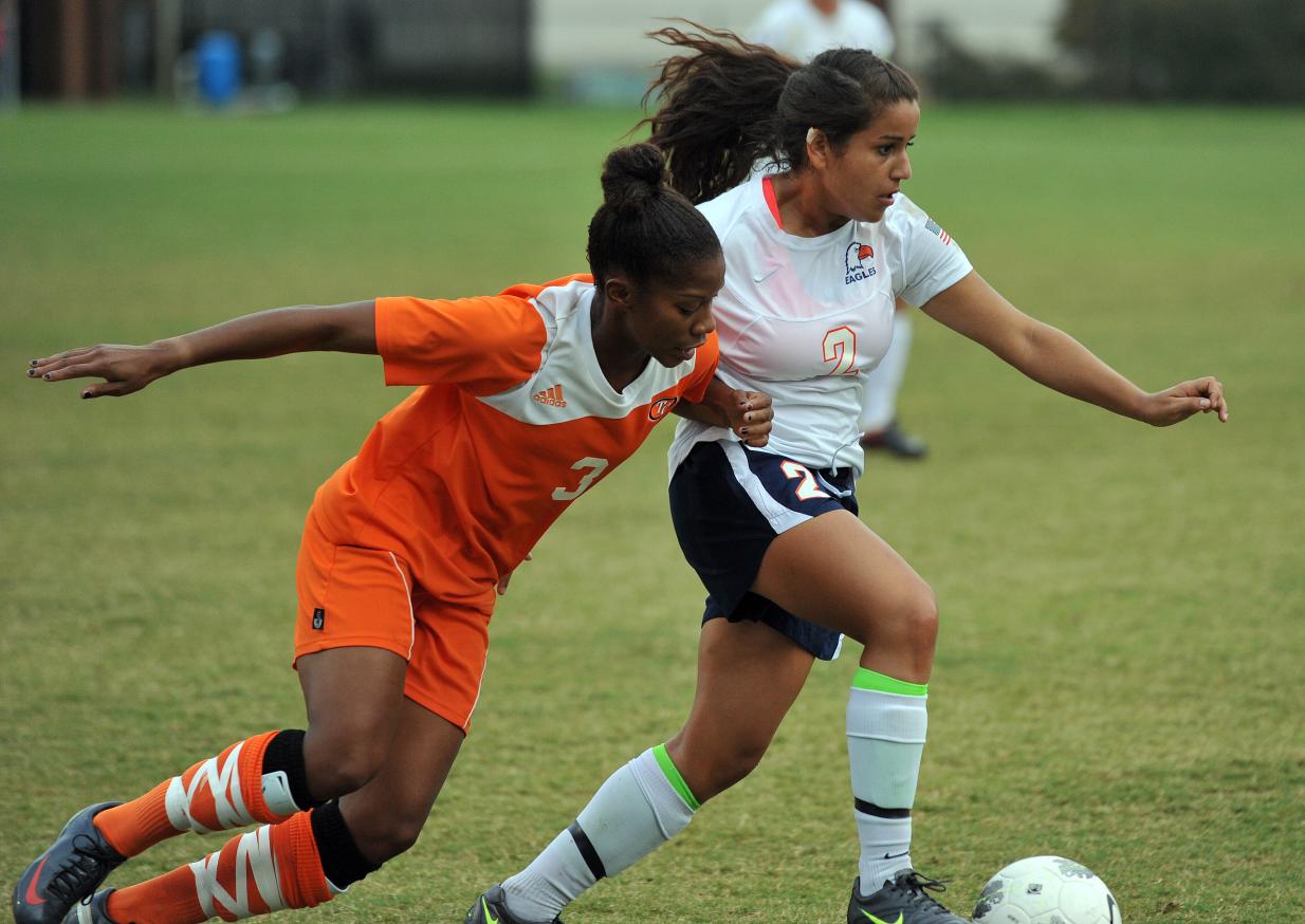 Eagles fall to Trojans 1-0