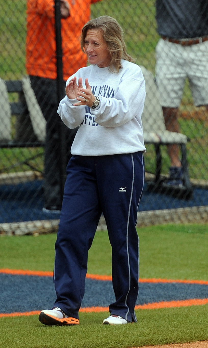 Kazee-Hollifield wins 300th SAC game, Eagles split with Cobras