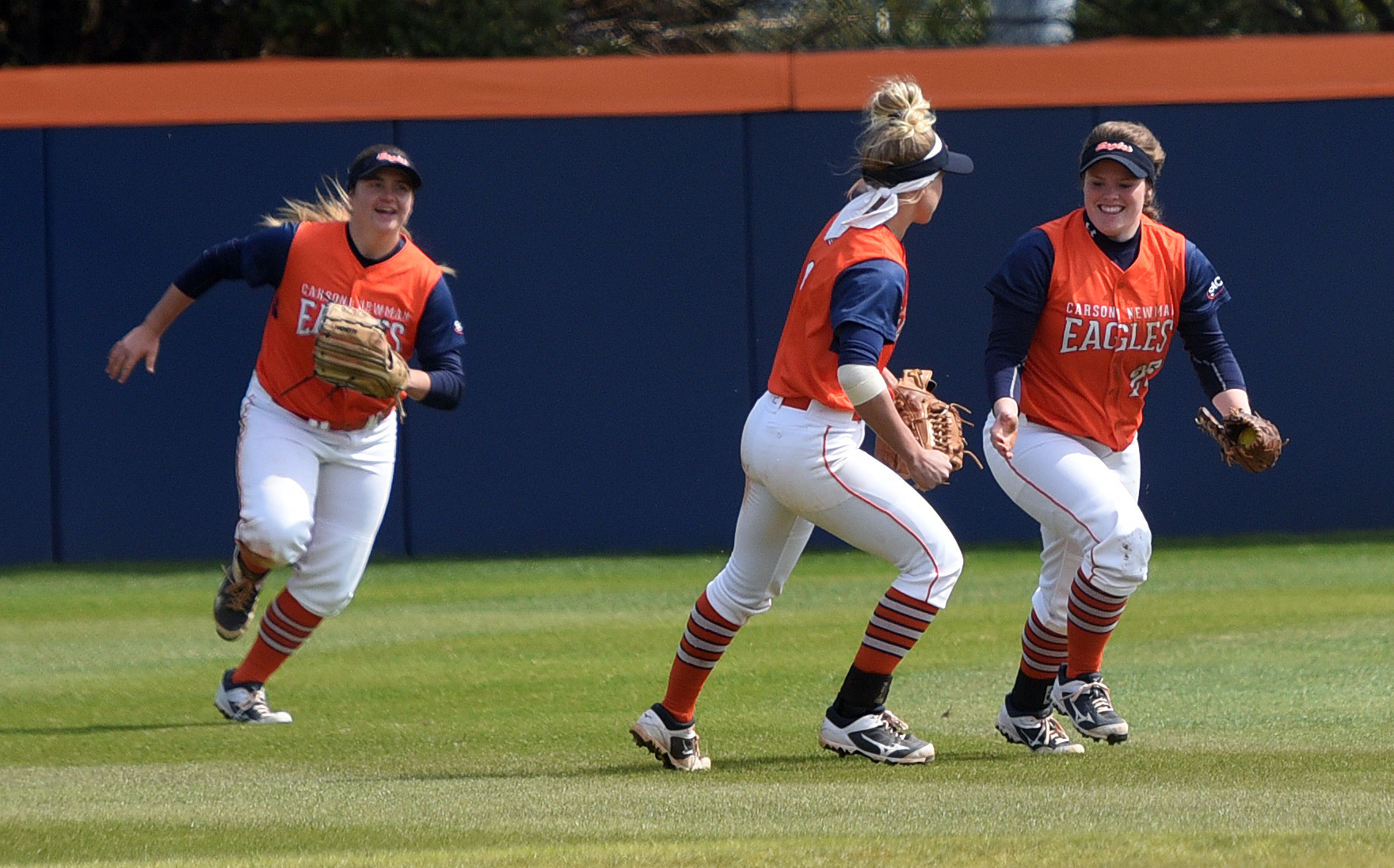 Two-out hitting key for Eagles, Wolves in twinbill split