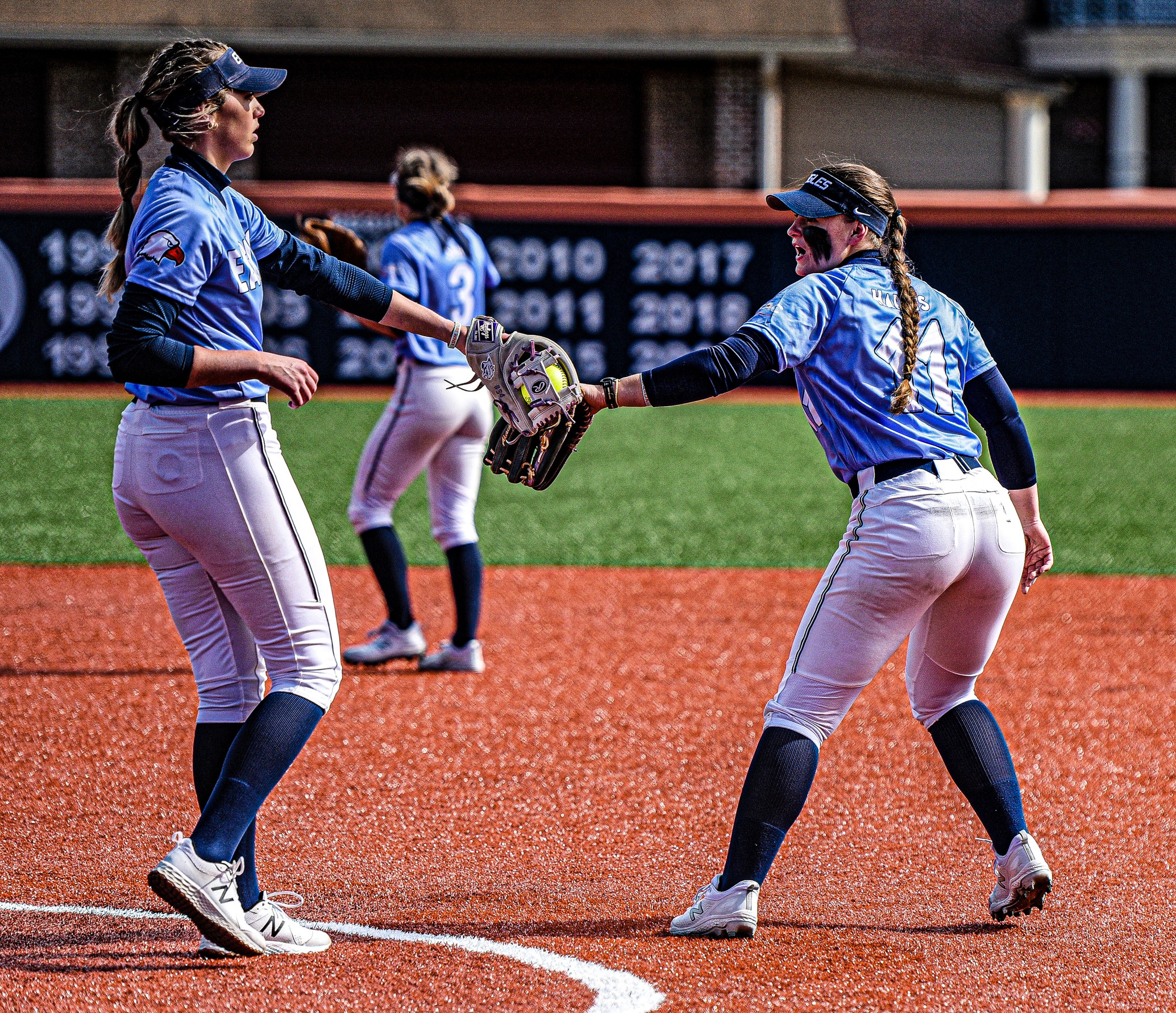 Superb Sunday, C-N powers past West Alabama, Miles