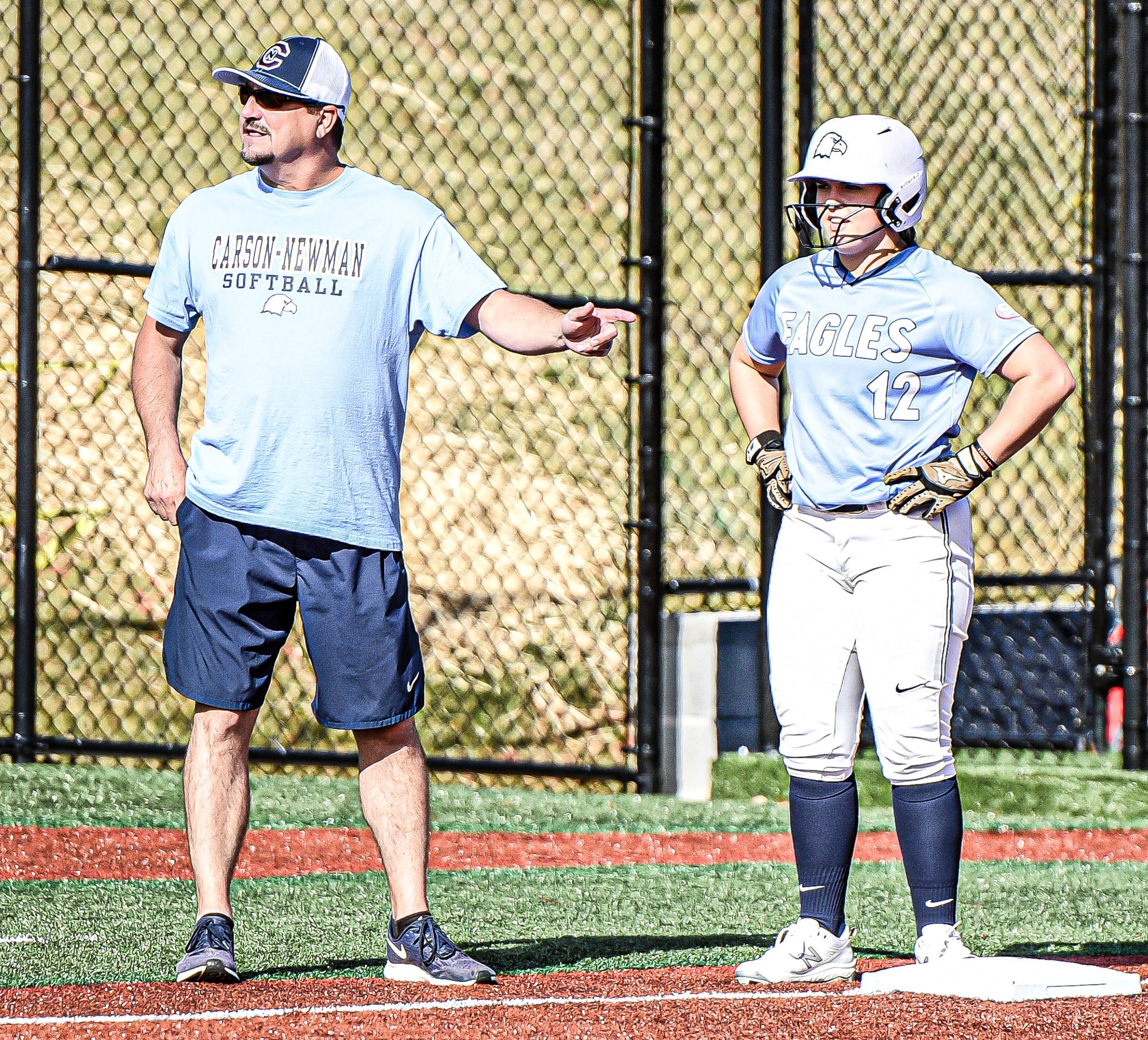 Graves logs 100th career win as No. 25 C-N splits with Lee