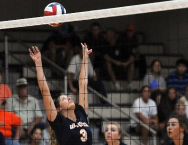 Four-set victory over Queens caps weekend for Eagles