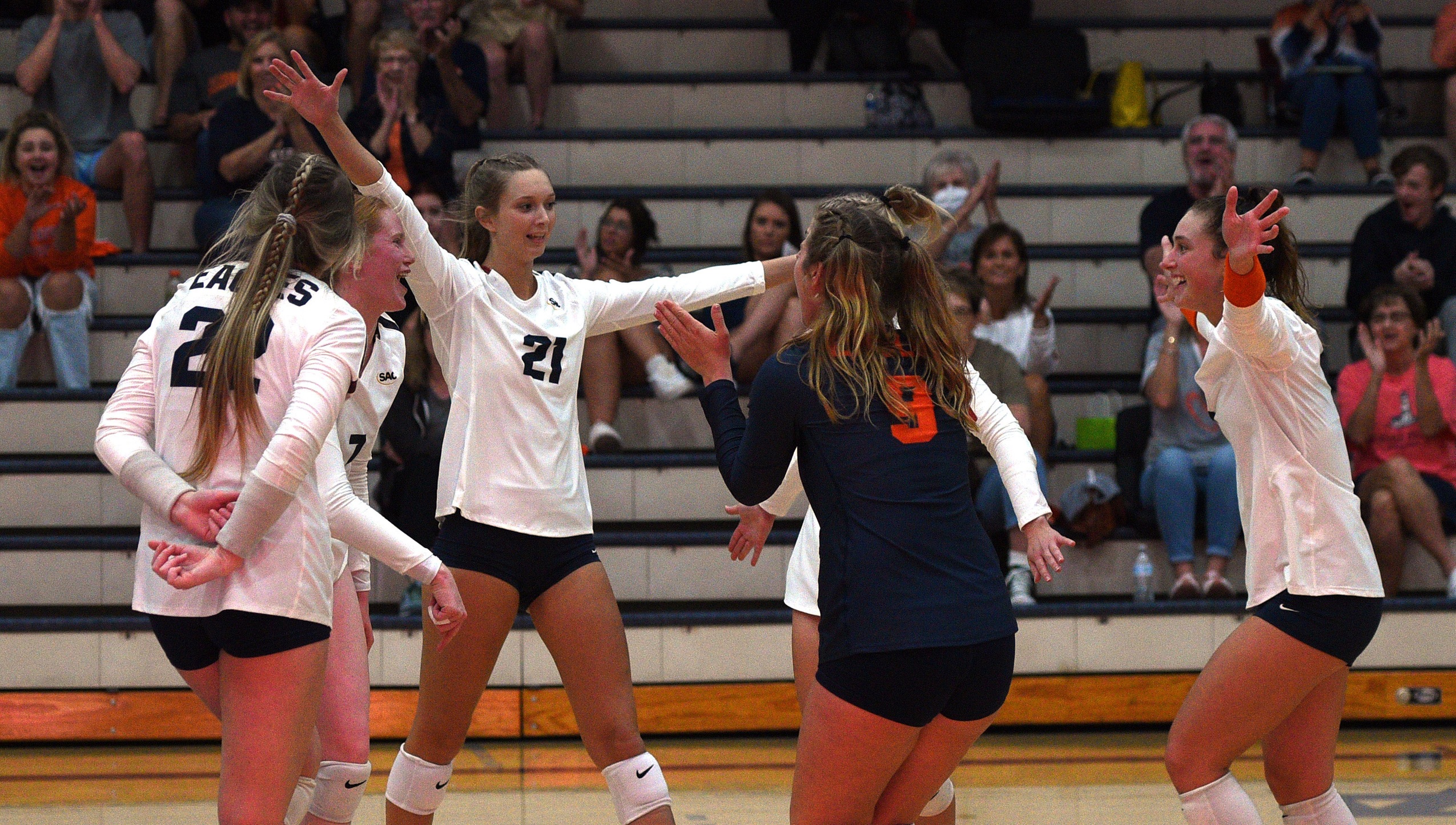 Efficient Eagles split sweeps at Union Tournament