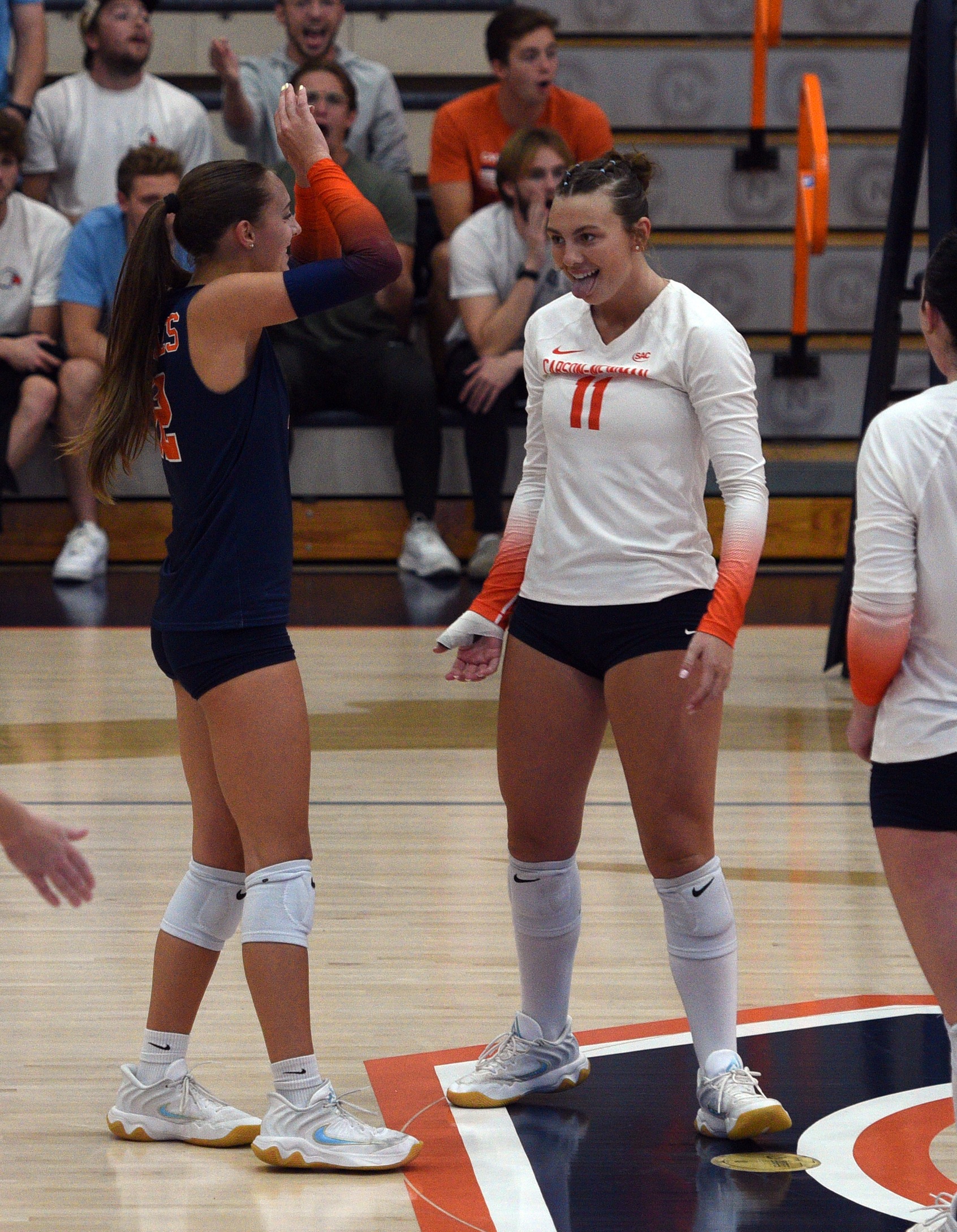 Heart-racing five-set win in Hartsville led by career night for Hurst and Cherry